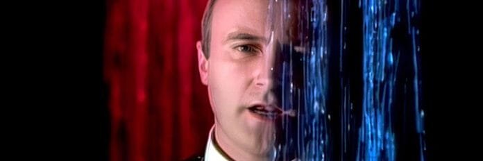 Phil Collins em Against All Odds, balada lançada em 1984