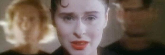 All Around the World – Lisa Stansfield Lisa Stansfield durante a fase da música “All Around the World”