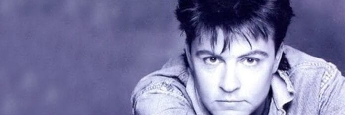 “Everytime You Go Away”, clássico romântico de Paul Young Paul Young promovendo “Everytime You Go Away”