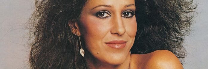 Rita Coolidge durante a fase da música “We Are All Alone”