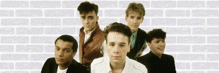 “Alive and Kicking”, clássico do Simple Minds