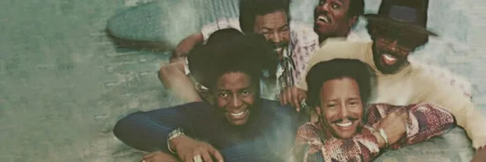 “Kiss and Say Goodbye”, clássico do The Manhattans lançado em 1976 The Manhattans na era do sucesso “Kiss and Say Goodbye”