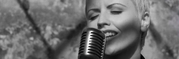 “Zombie”, clássico do The Cranberries The Cranberries ao vivo cantando Zombie nos anos 90