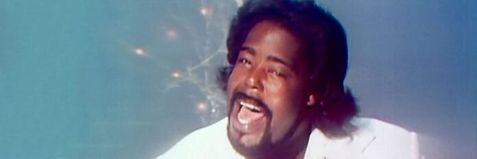 Barry White - O cantor Barry White no clipe de