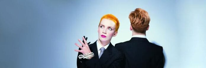 Annie Lennox e Dave Stewart na capa do single Miracle of Love lançado em 1986.