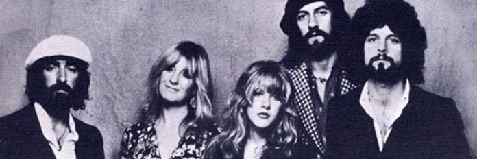 A banda Fleetwood Mac reunida durante a era do álbum Rumours em 1977.