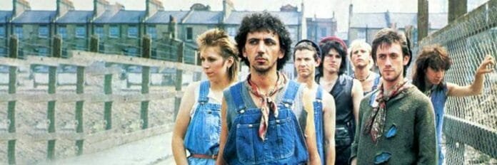 Banda Dexys Midnight Runners nos bastidores do clipe de Come On Eileen
