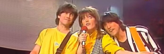 Bastidores e história da música Walking on Sunshine Katrina and the Waves durante uma apresentação em programa de TV nos anos 80.