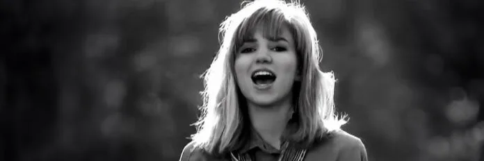 O talento de Debbie Gibson A cantora Debbie Gibson cantando no videoclipe de