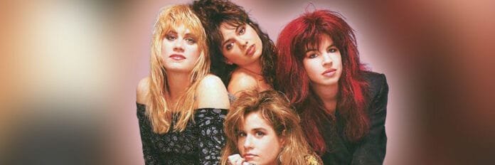 As integrantes do grupo The Bangles nos bastidores do clipe da música 