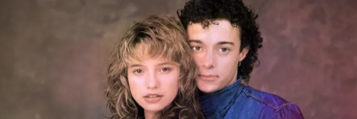 A união apaixonada de Luan e Vanessa. A jovem dupla Luan e Vanessa cantando na capa do disco durante os anos noventa.