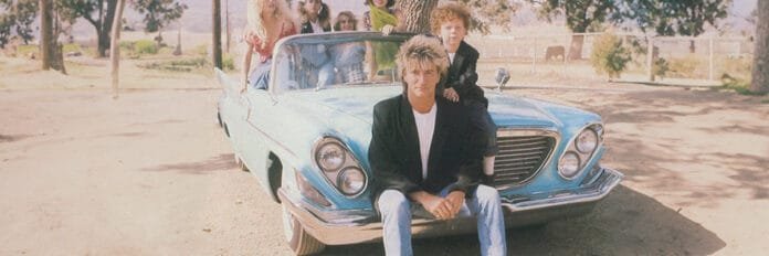 A verdadeira inspiração de Rod Stewart em still do clipe de