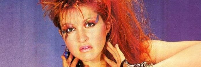 Cyndi Lauper em 1984, ano em que 
